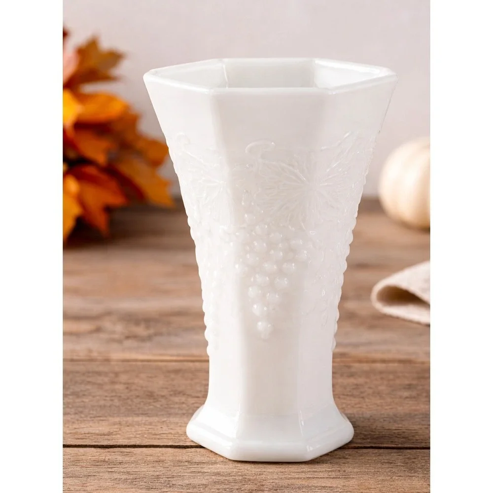 vtg White Milk Glass Vase Grape Vine‎ Anchor Hocking Pedestal Farmhouse Decor